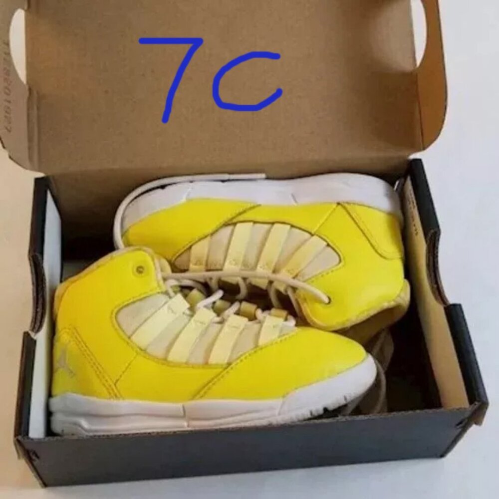 Jordan Max Aura Dynamic  Mid Top Basketball Shoes / Baby Size 7c